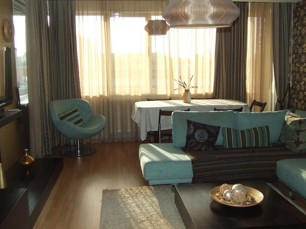 Family Retreat Politehnica Park Apartment Bukares Bagian luar foto