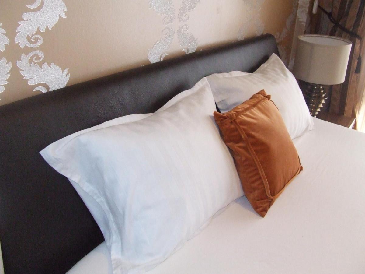 Family Retreat Politehnica Park Apartment Bukares Bagian luar foto