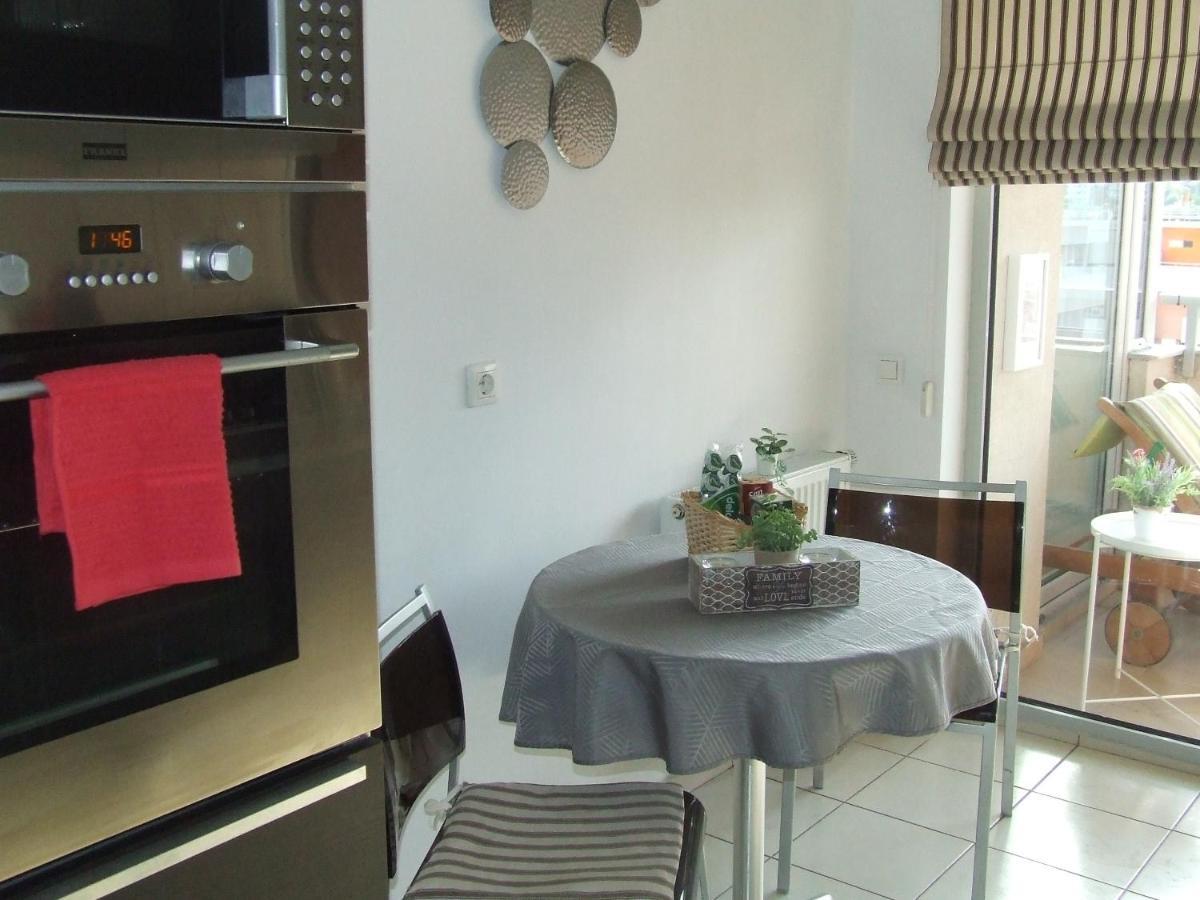 Family Retreat Politehnica Park Apartment Bukares Bagian luar foto