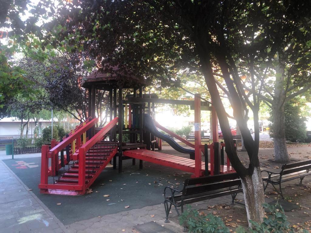 Family Retreat Politehnica Park Apartment Bukares Bagian luar foto