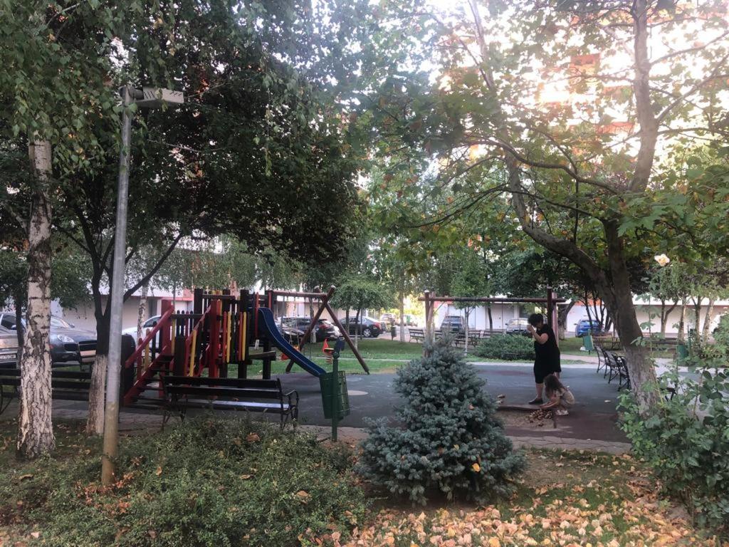 Family Retreat Politehnica Park Apartment Bukares Bagian luar foto